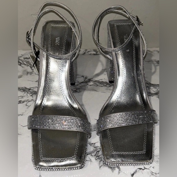 Zara Women’s Silver Sparkle Rhinestone Block Heeled Sandals Sz 9 NWT - Picture 8 of 13